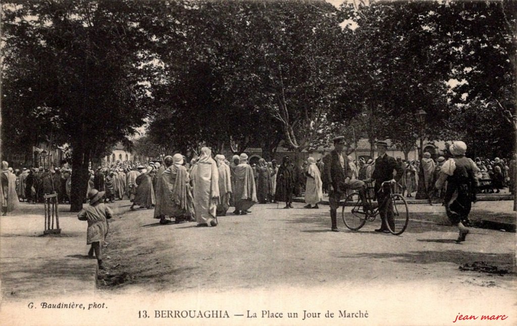 Berrouaghia - La Place, un jour de Marché.jpg