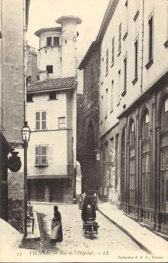 34 - Vienne - Rue de l'Hôpital.jpg