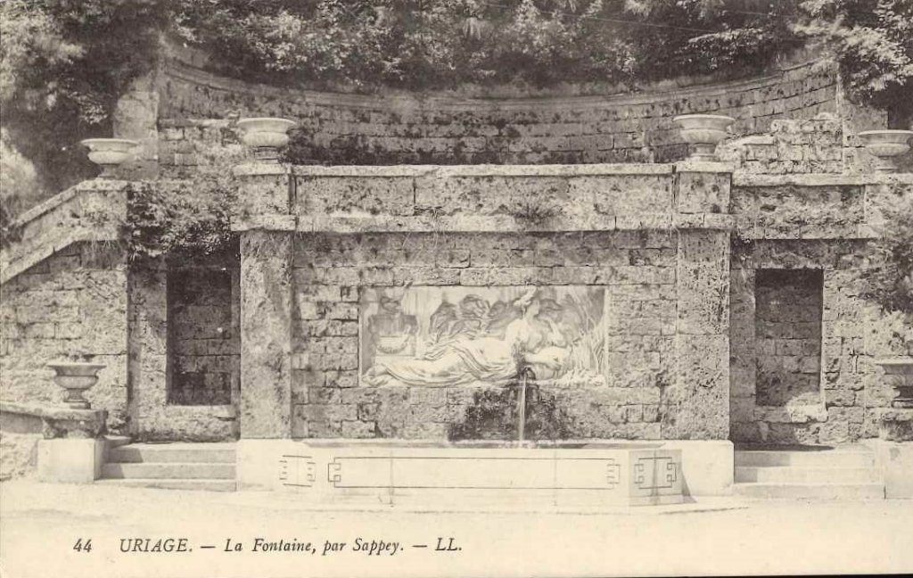 44 - Uriage - La fontaine, par Sappey.jpg