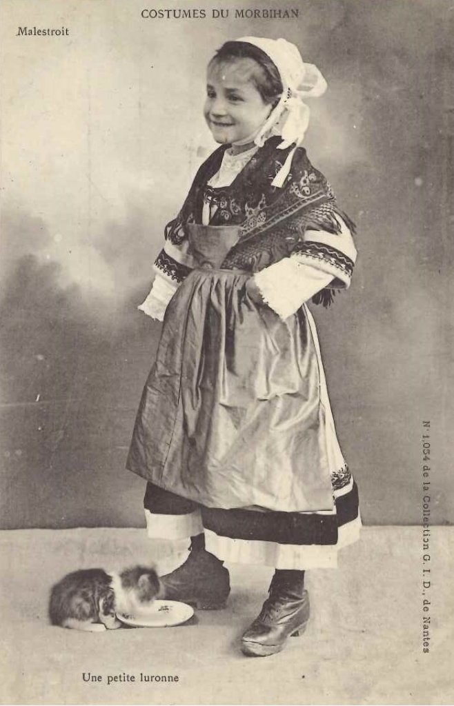 Malestroit - une petie luronne - Costumes du Morbihan.jpg