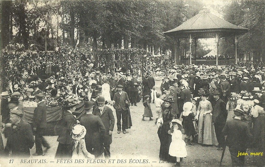 Beauvais - Fêtes des Fleurs et des Écoles - La Kermesse, les Kiosques fleuris.jpg
