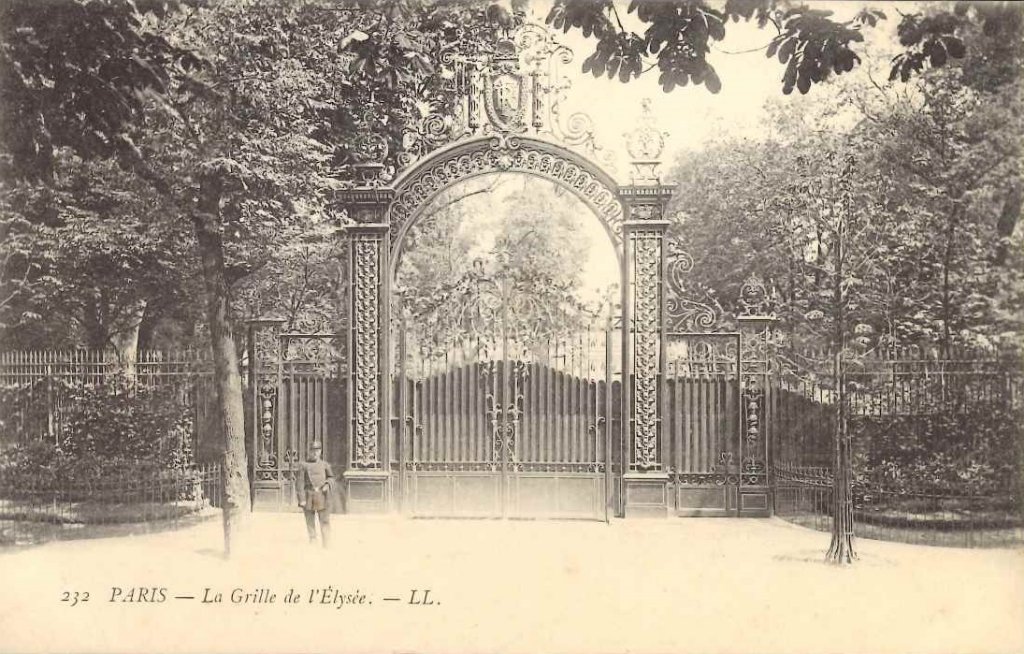 232 - Paris - La grile de l'Elysée.jpg