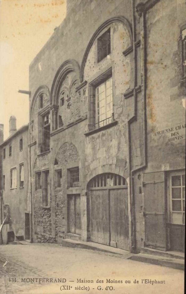 434 - Montferrand - Maison des moines ou de l'éléphant.jpg