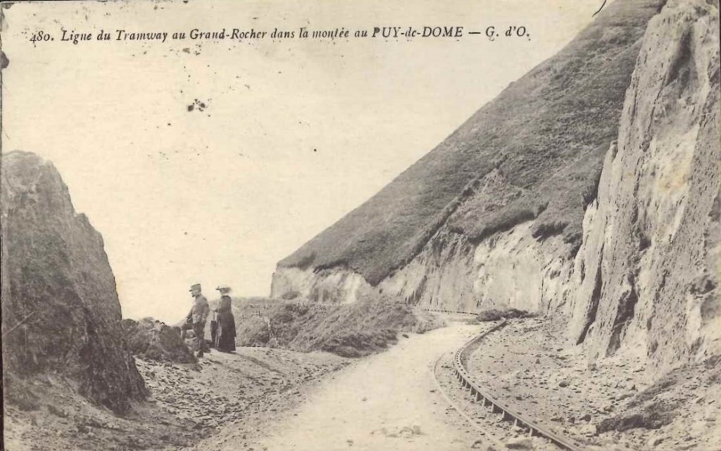 480 - Ligne du tramway au grand rocher dans la montée du Puy de Dome -gdo.jpg