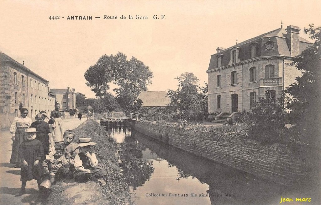Antrain - Route de la Gare.jpg