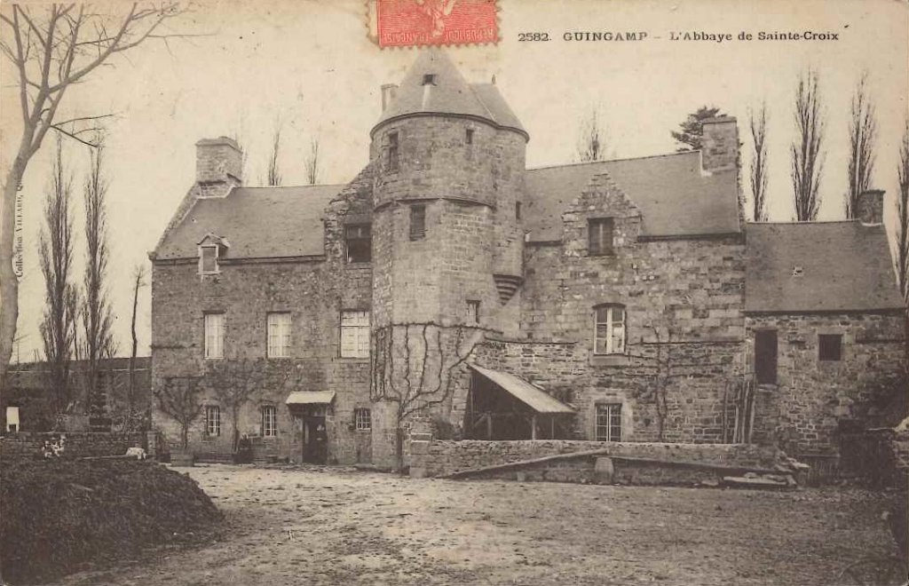 2582 - Guingamp - l'abbaye de sainte croix.jpg