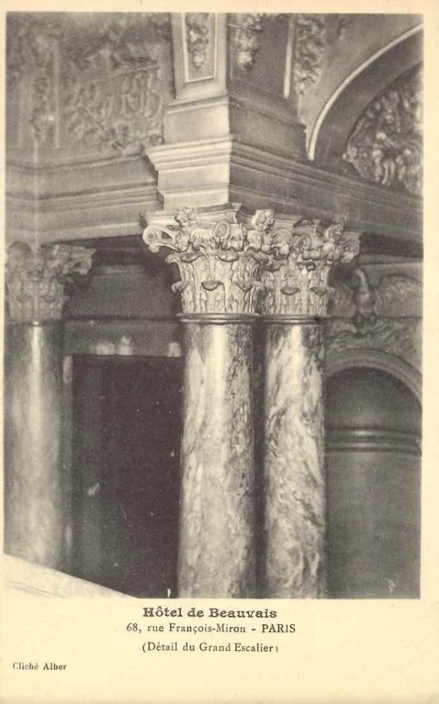 Paris - Hotel de Beauvais - 68 rue François Miron.jpg