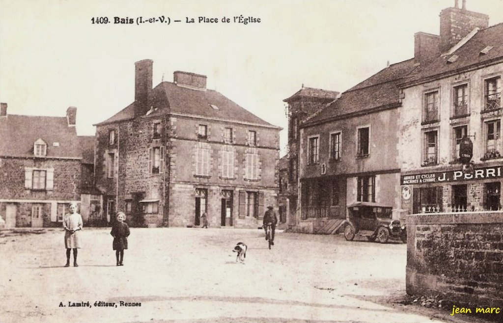 Bais - La place de l'Église 1409.jpg
