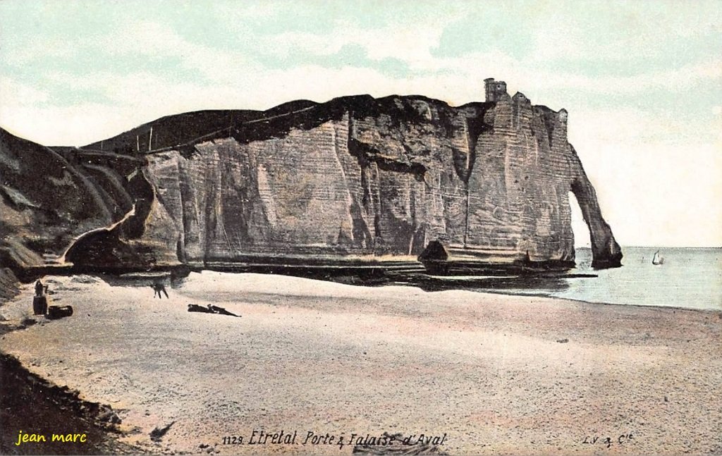 Étretat - Porte et Falaise d'Aval.jpg
