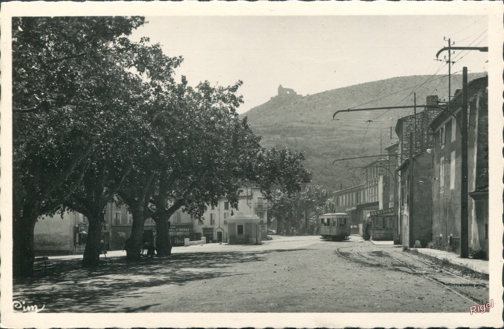 07-St-Peray Ardèche Place de l'Hôtel-de-Ville - Tramway - Coll Charpin - Combier Imp Mâcon.jpg