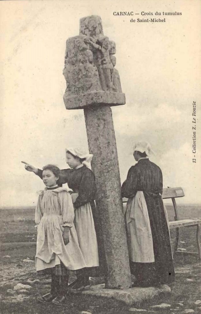 13 - Carnac - Croix du tumulus de Saint Michel.jpg