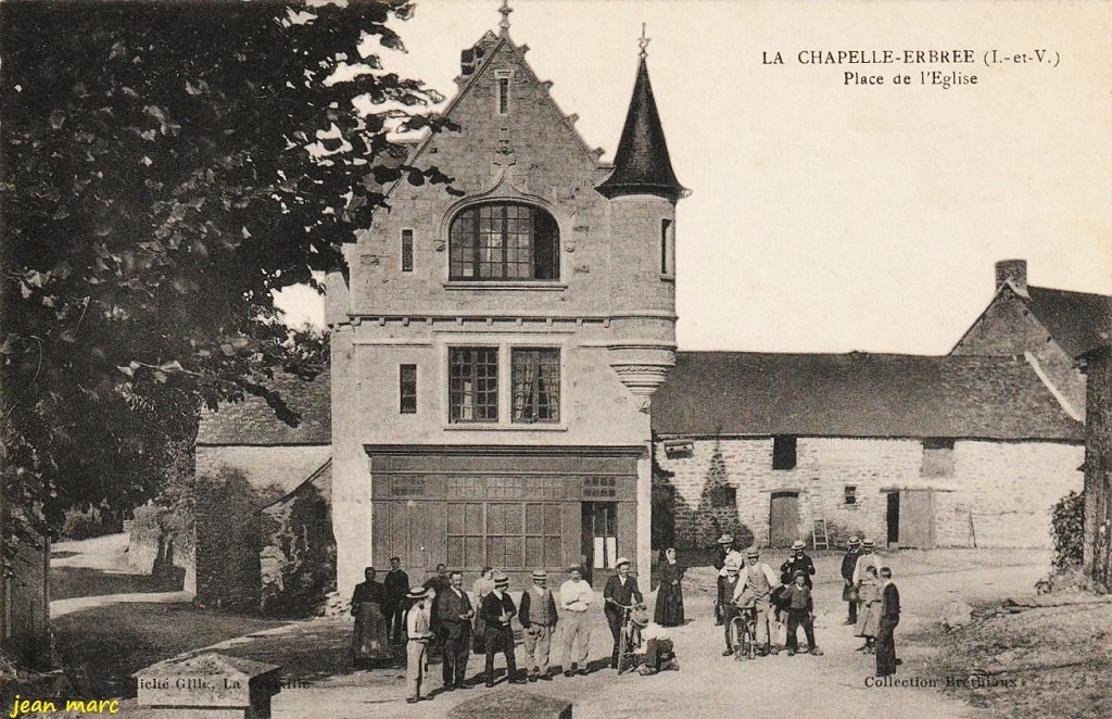 La Chapelle-Erbrée - Place de l'Église.jpg