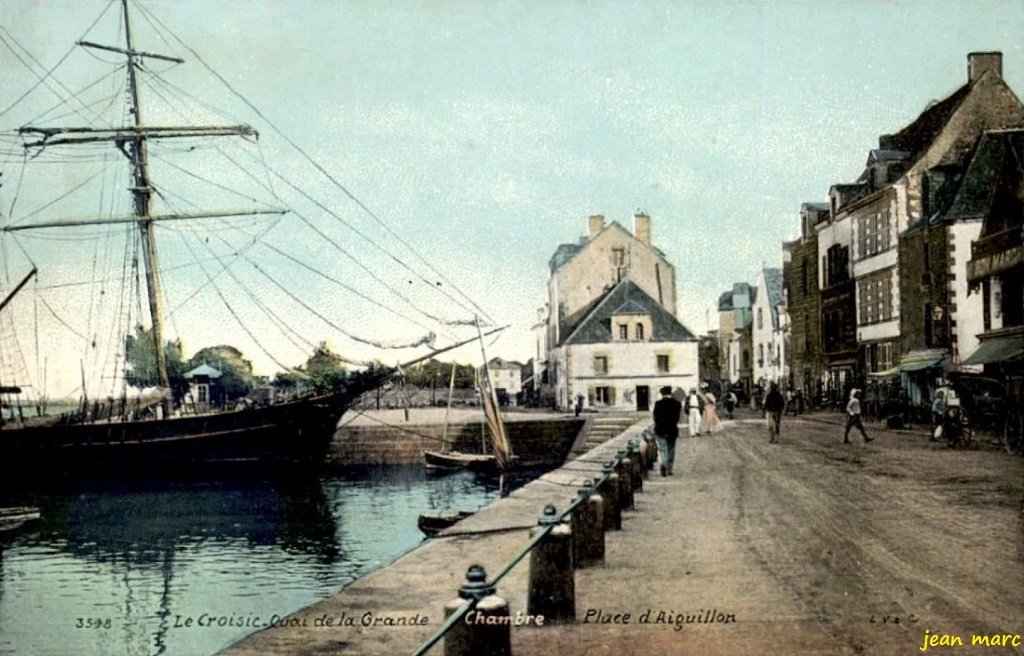 Le Croisic - Quai de la Grande Chambre - Place d'Aiguillon.jpg