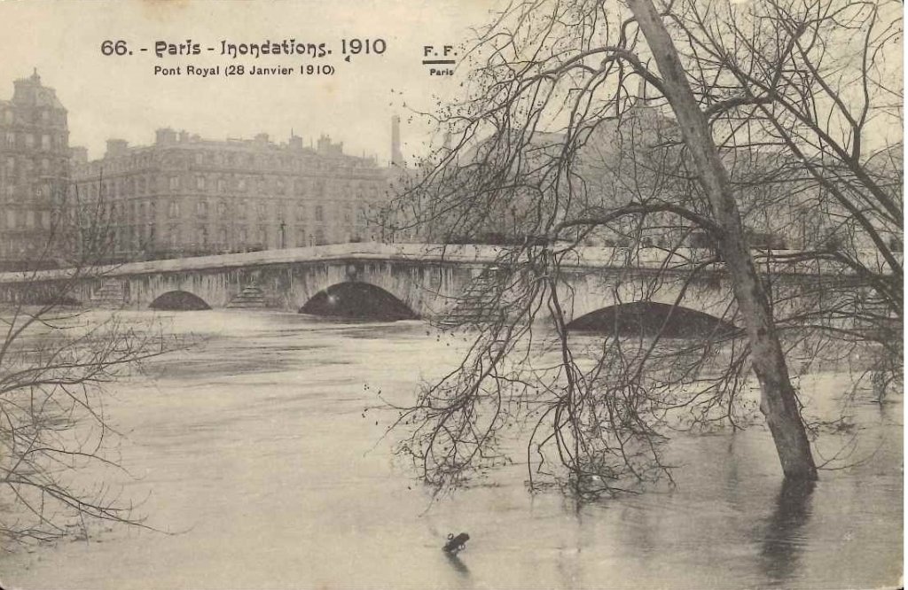 66 - Paris - Inondations 1910 - Pont Royal (28 janvier 1910).jpg
