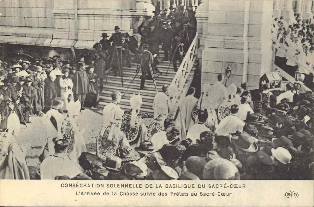 Consécration solennelle de la Basilique du Sacré Coeur - l'arrivée de la....jpg