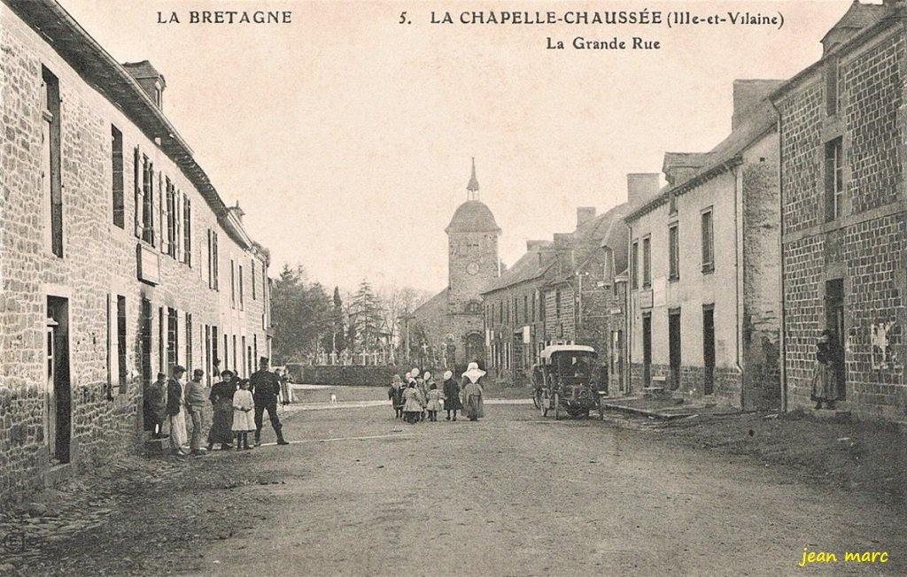 La Chapelle-Chaussée - La Grande Rue.jpg