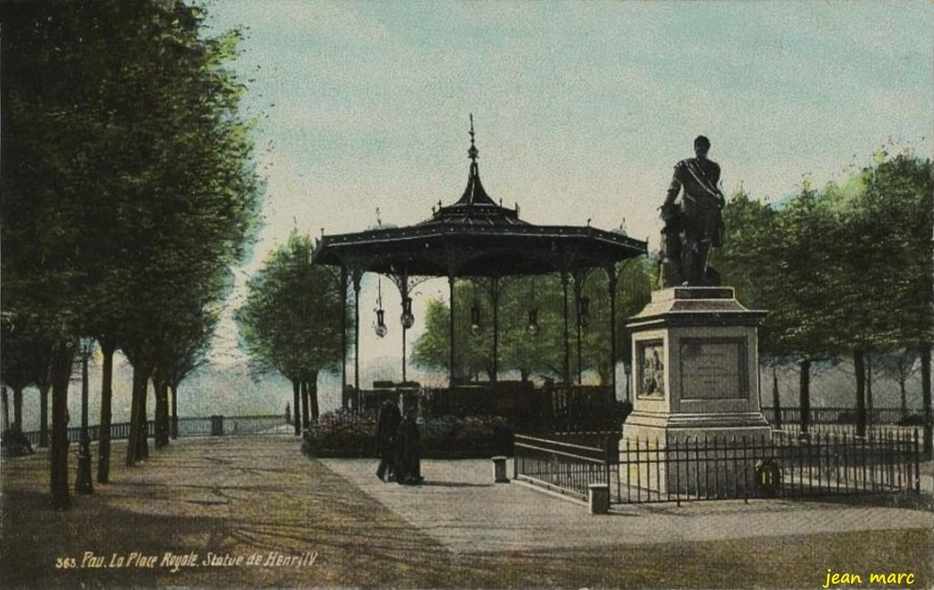 Pau - La Place Royale - Statue de Henri IV.jpg