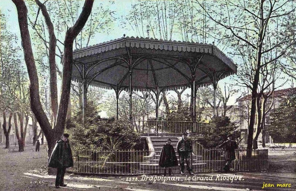 Draguignan - Le Grand Kiosque.jpg