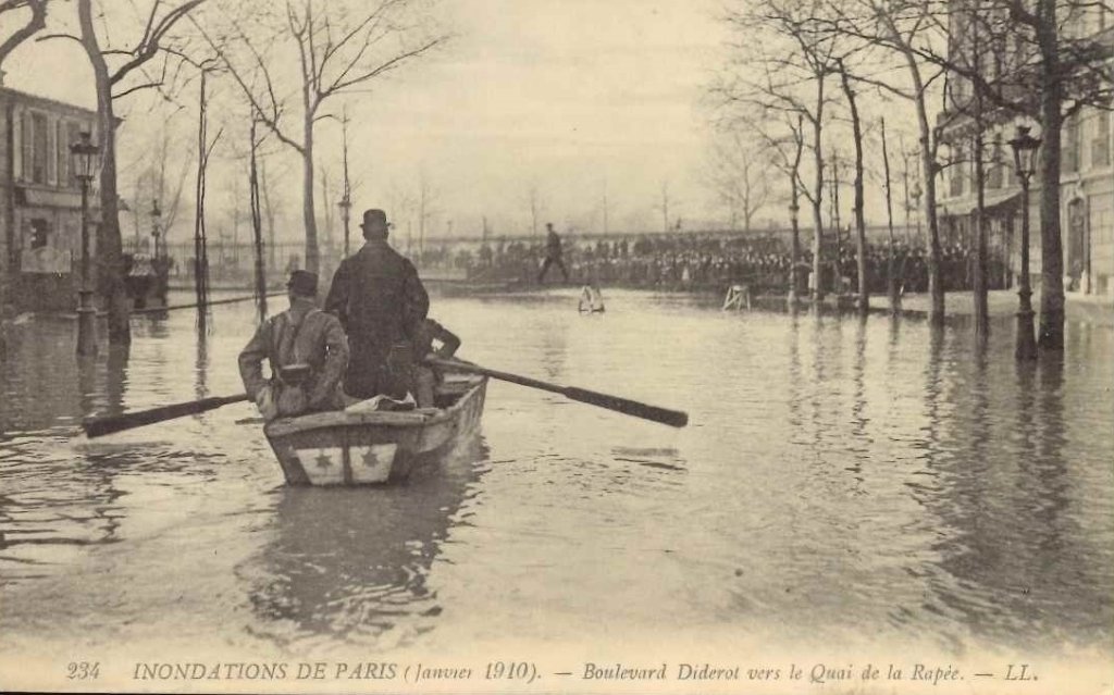 234 - Inondations de paris (janvier 1910) - Boulevard Diderot vers le quai de la rapée.jpg