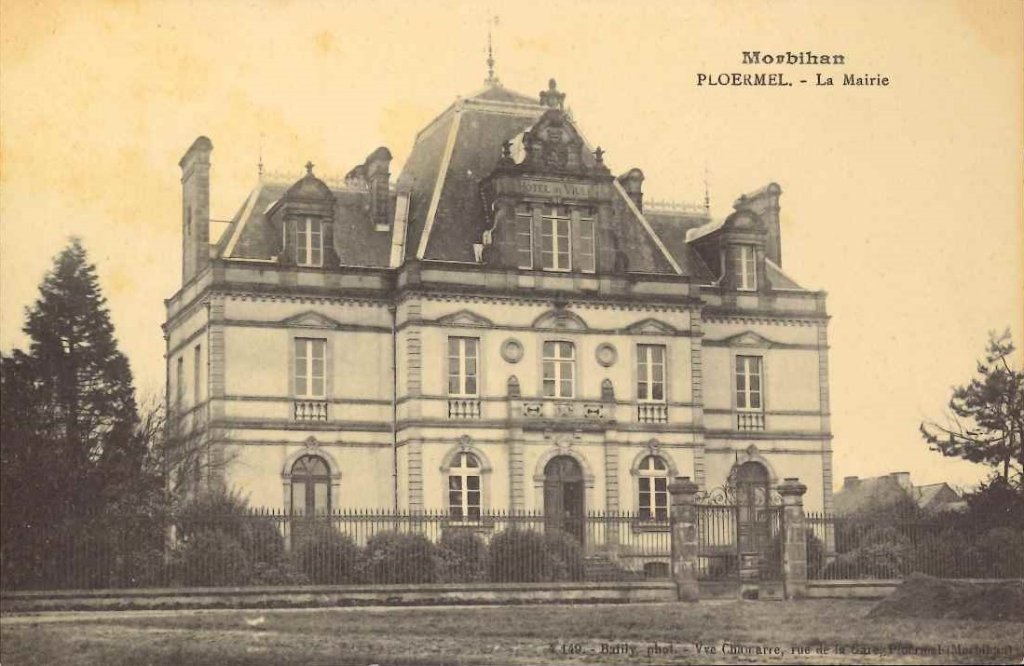 Ploermel - La mairie.jpg