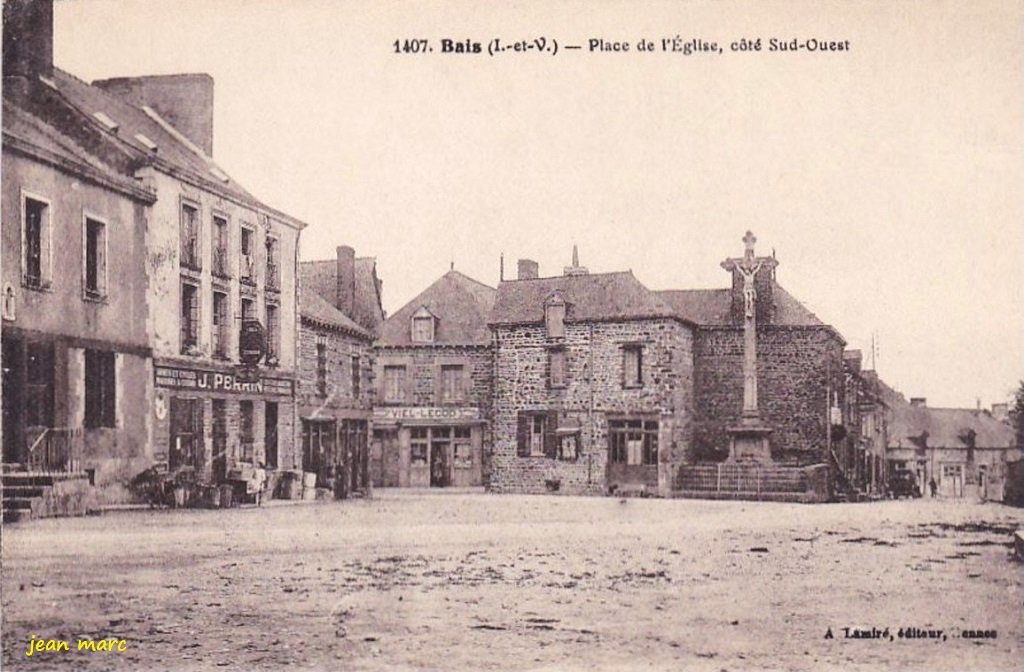 Bais - Place de l'Église, côté sud-ouest.jpg
