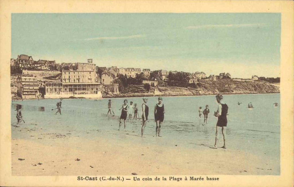 Saint Cast - Un coin de la plage à marée basse.jpg
