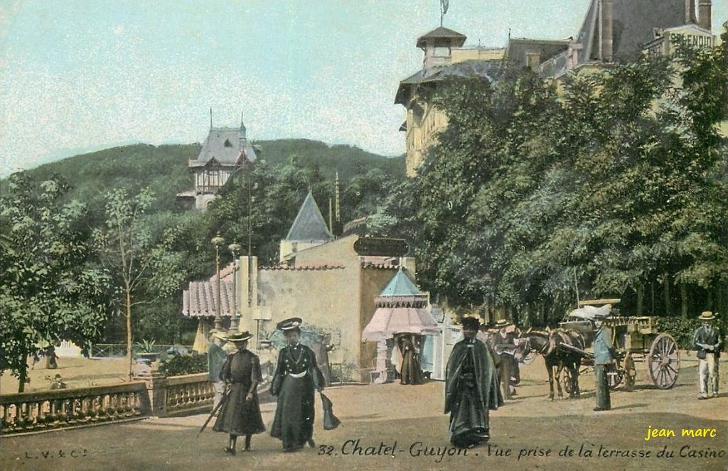 Châtel-Guyon - Vue prise de la Terrasse du Casino.jpg