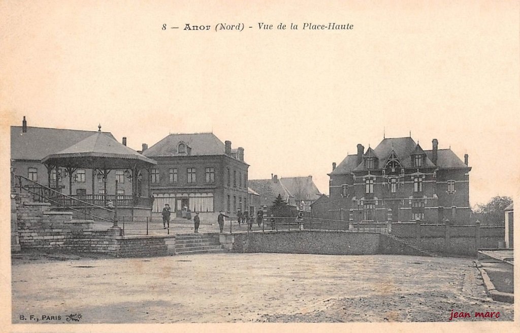 Anor - Vue de la Place Haute.jpg