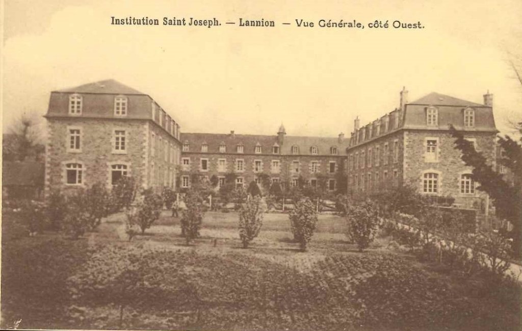 Lannion - Institution Saint Joseph - Vue générale, côté ouest.jpg