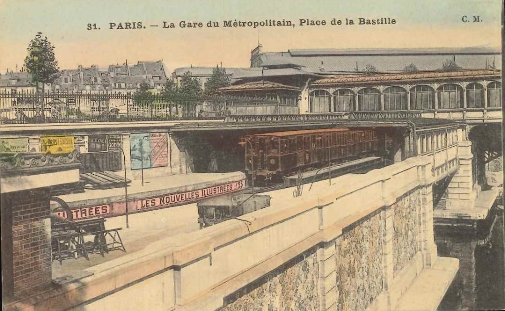 31 - Paris - La gare du métropolitain, place de la Bastille.jpg