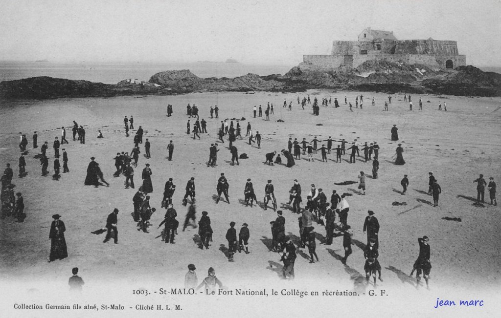 Saint-Malo – Le Fort National – Le Collège en récréation.jpg