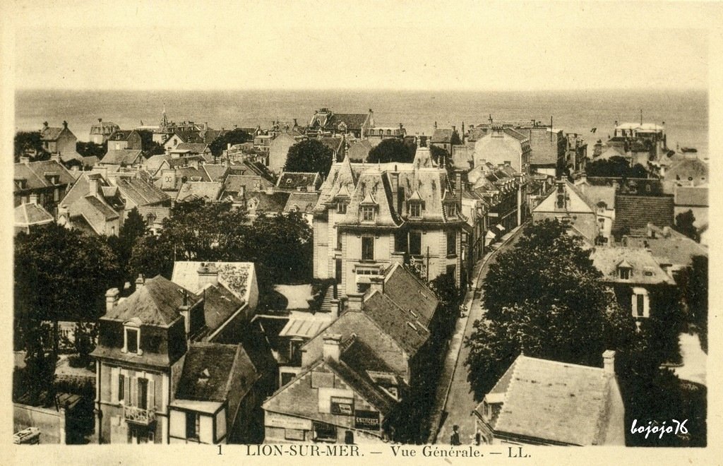 14-Lion sur Mer-Vue generale vers mer.jpg