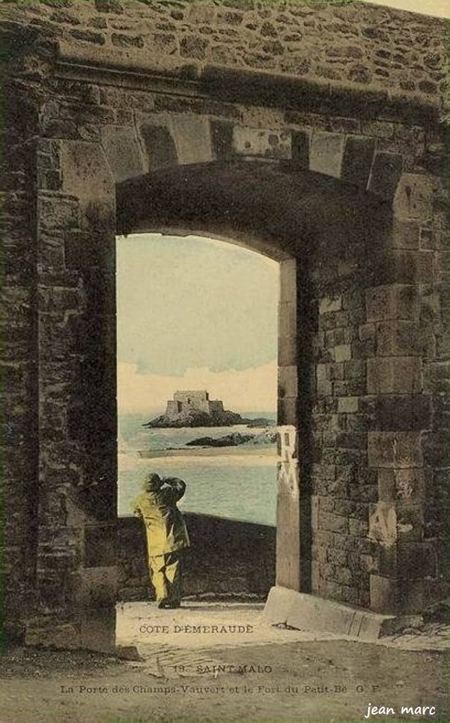 Saint-Malo – La Porte des Champs-Vauvert et le fort du Petit-Bé.jpg