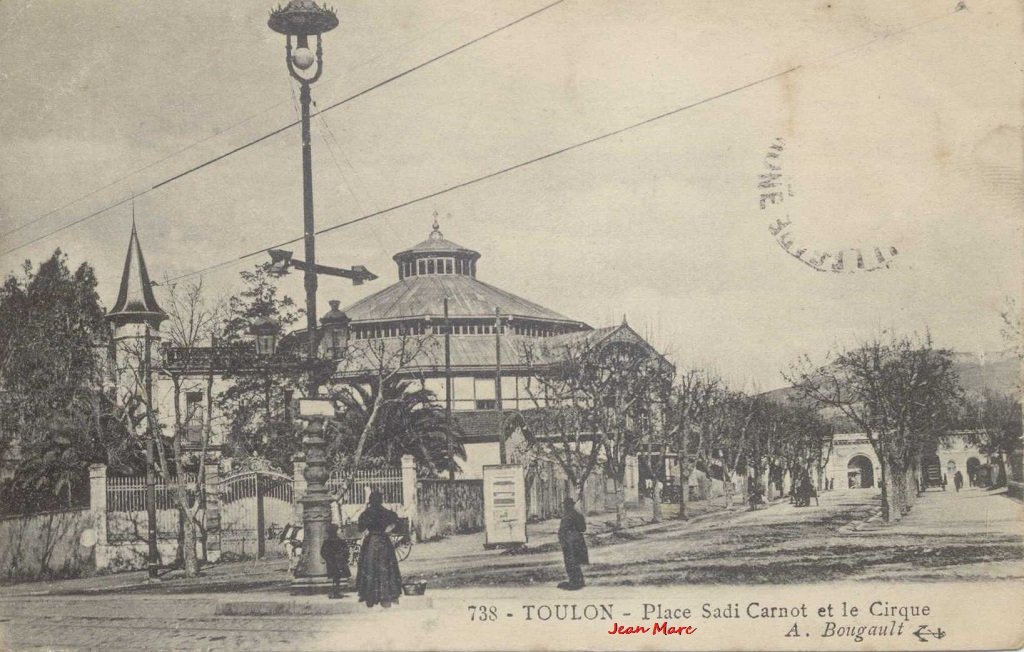 Toulon - Place Sadi Carnot et le cirque.jpg