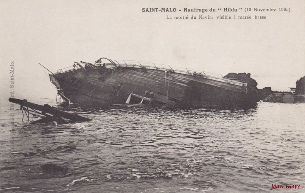 Saint-Malo - Naufrage du Hilda - La moitié du navire visible à marée basse.jpg