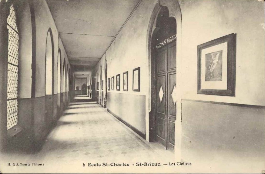 Saint Brieuc - 5 - Ecole st Charles - Les cloîtres.jpg