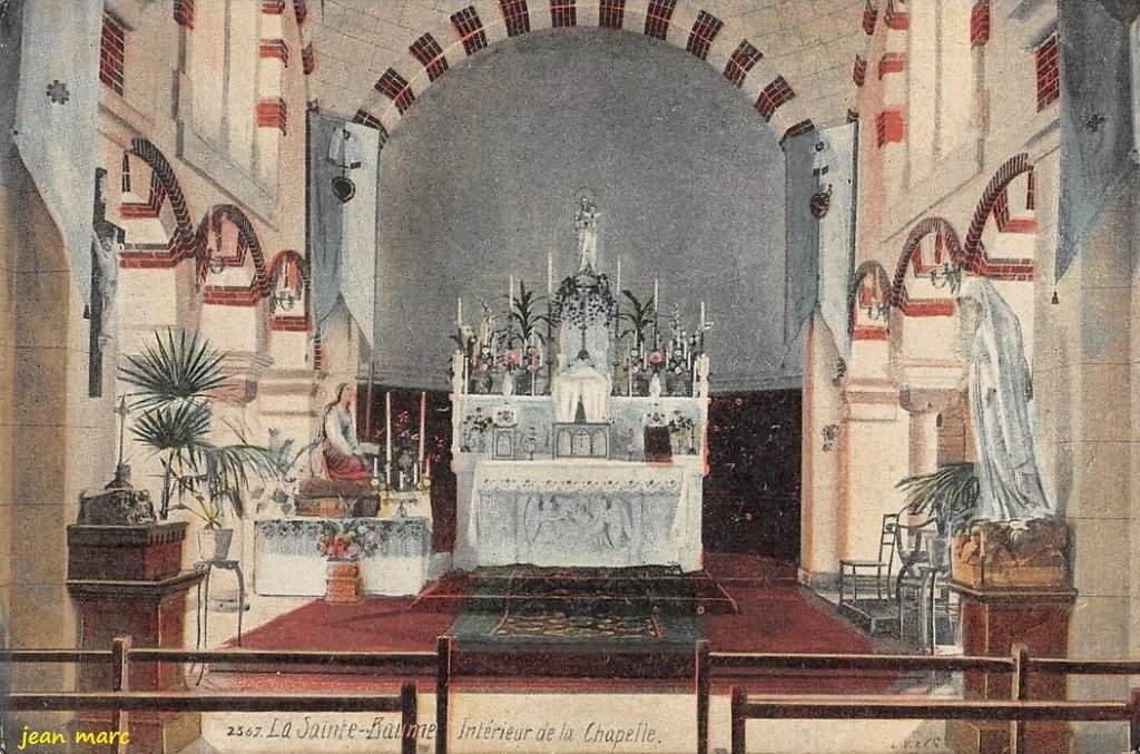 La Sainte-Baume - Intérieur de la Chapelle.jpg