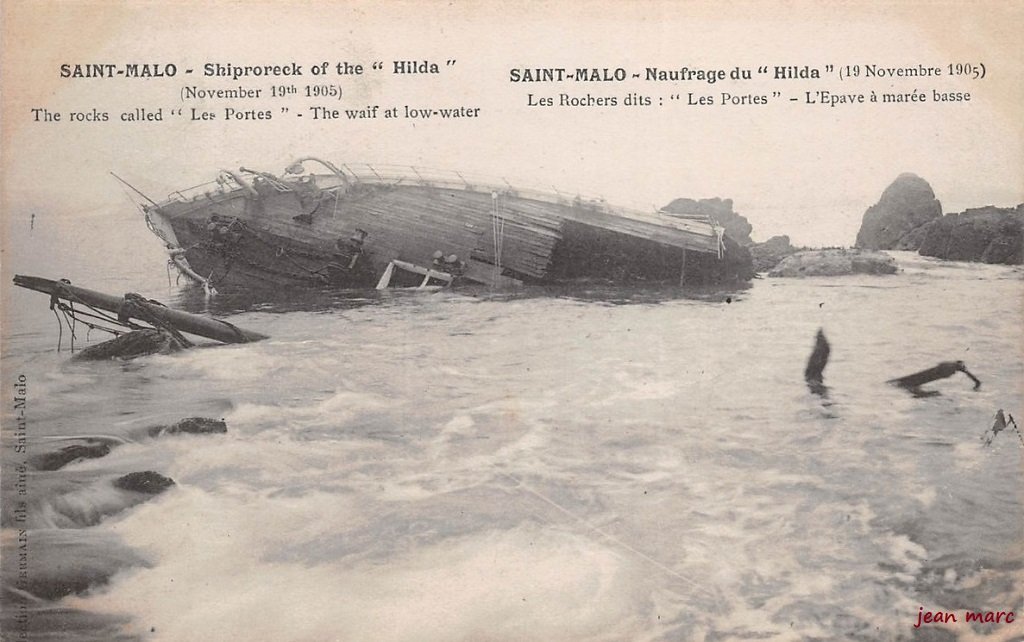 Saint-Malo - Naufrage du Hilda (19 novembre 1905) Les rochers dits Les portes - L'épave à marée basse.jpg