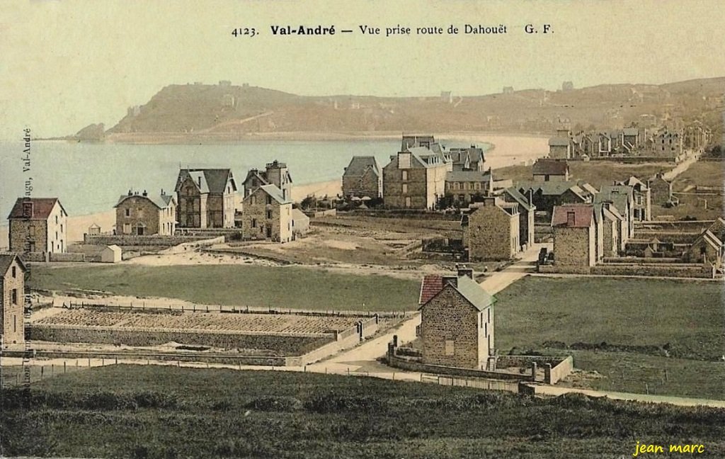 Val-André – Vue prise de Dahouët.jpg