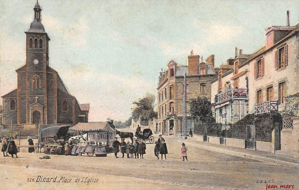 Dinard - Place de l'Église.jpg