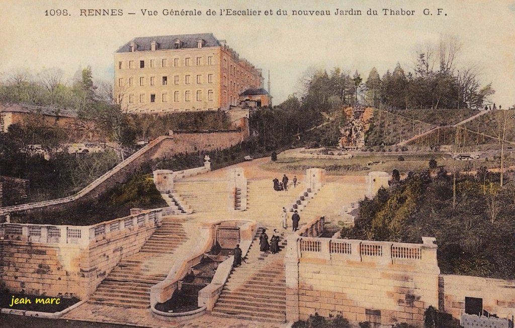 Rennes - Vue générale de l'Escalier et du nouveau jardin du Thabor.jpg