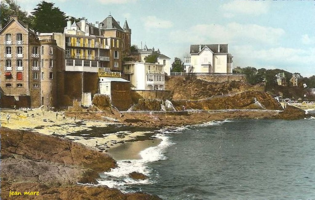 Saint-Enogat - Hôtel et plage de Port-Riou.jpg