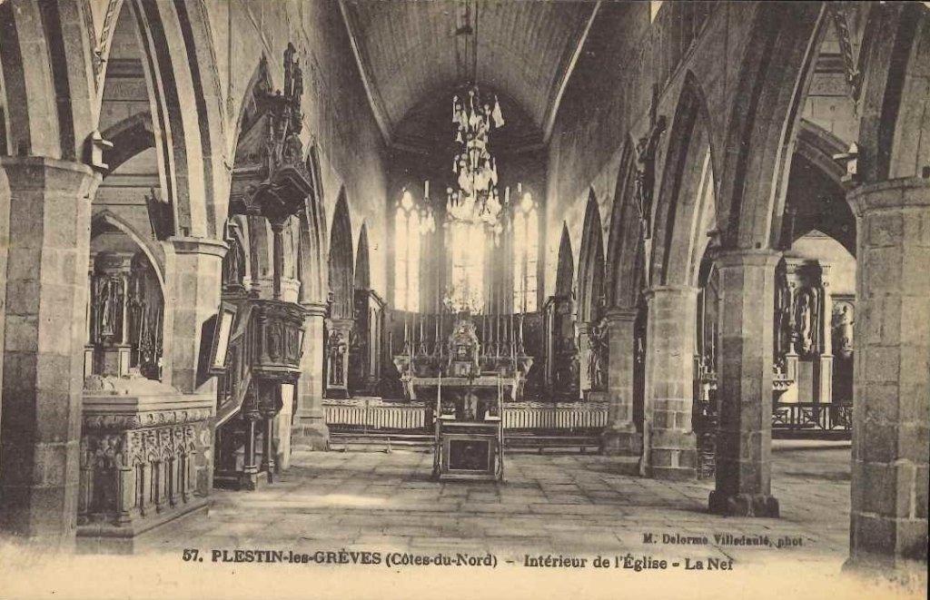 57 - Plestin les Grèves - Intérieur de l'église - La nef.jpg