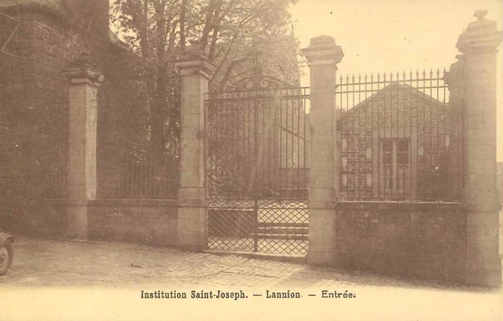 Institution Saint Joseph - Lannion - Entrée.jpg