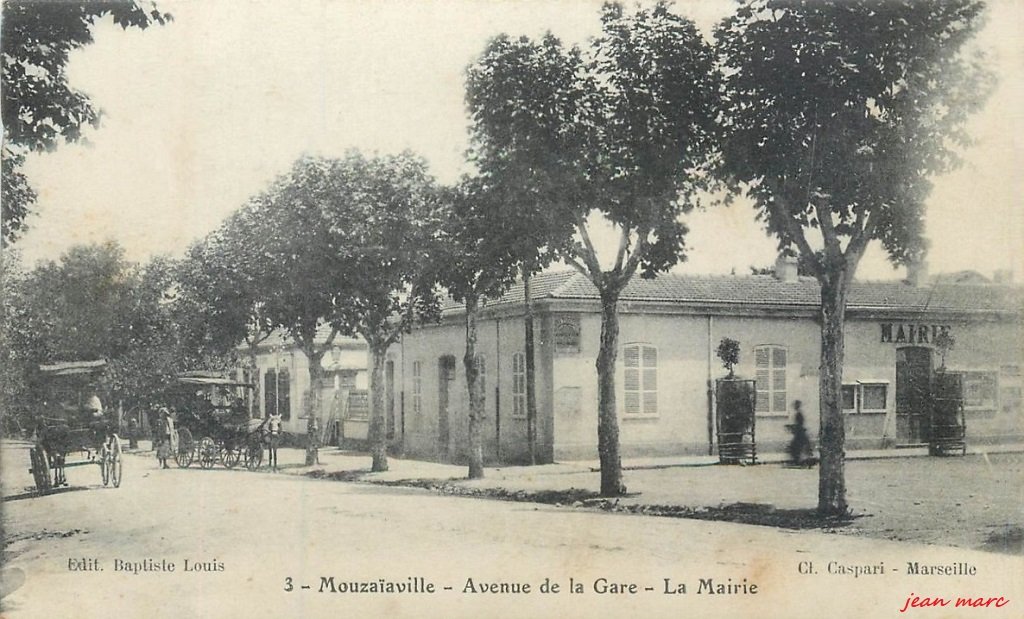 Mouzaïaville - Avenue de la Gare - La Mairie.jpg