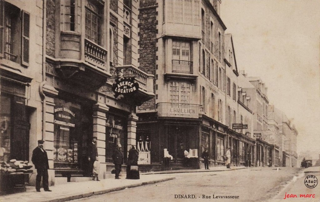 Dinard - Rue Levavasseur.jpg