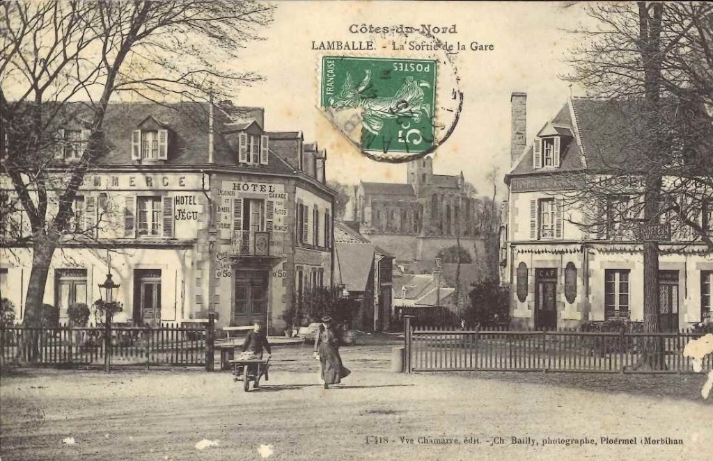 Lamballe - La sortie de la gare.jpg