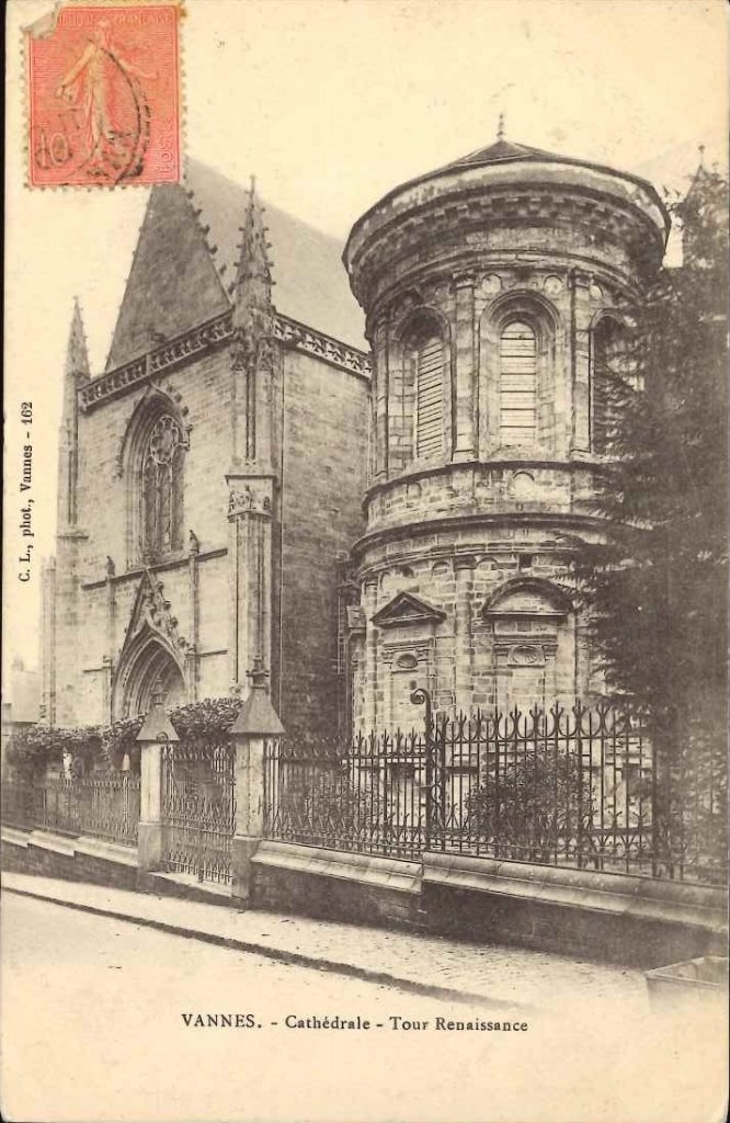 Vannes - Cathédrale - Tour renaissance.jpg