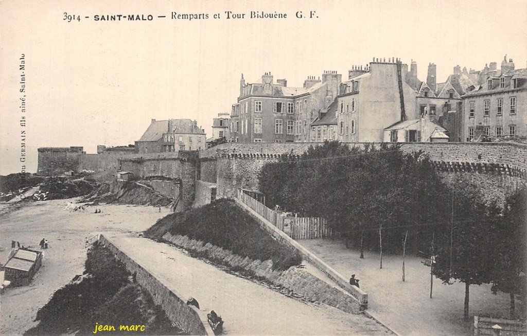 Saint-Malo - Remparts et Tour Bidouène.jpg