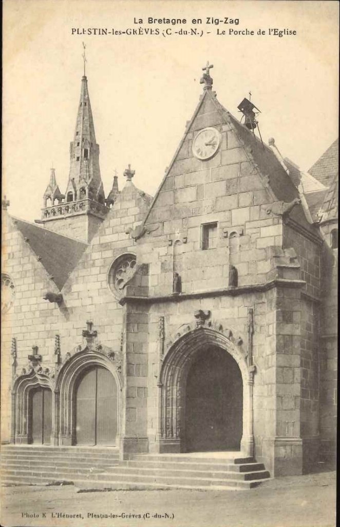 Plestin les grèves - le porche de l'église.jpg